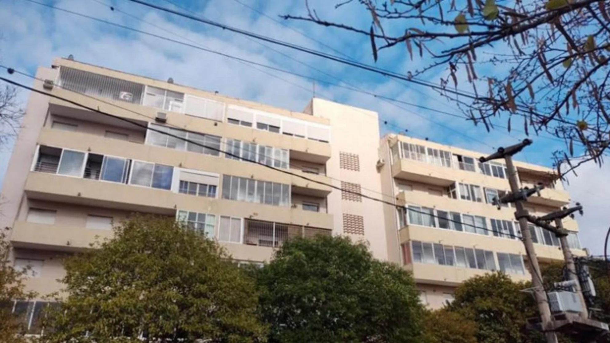 Córdoba: murió al caerse desde un sexto piso